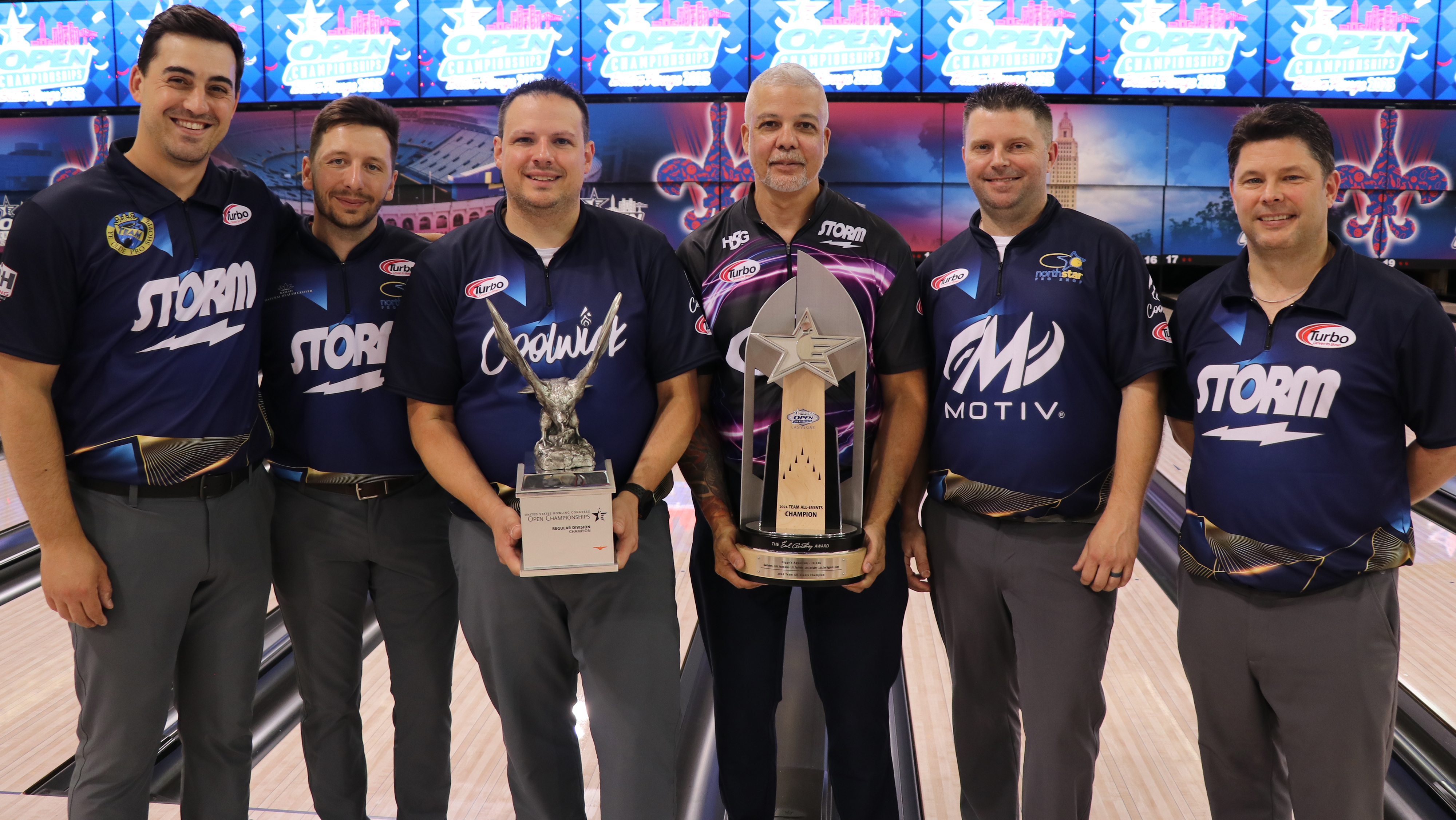 Higgy&#39;s Aquarium with the Earl Anthony Trophy at the 2025 USBC Open Championships