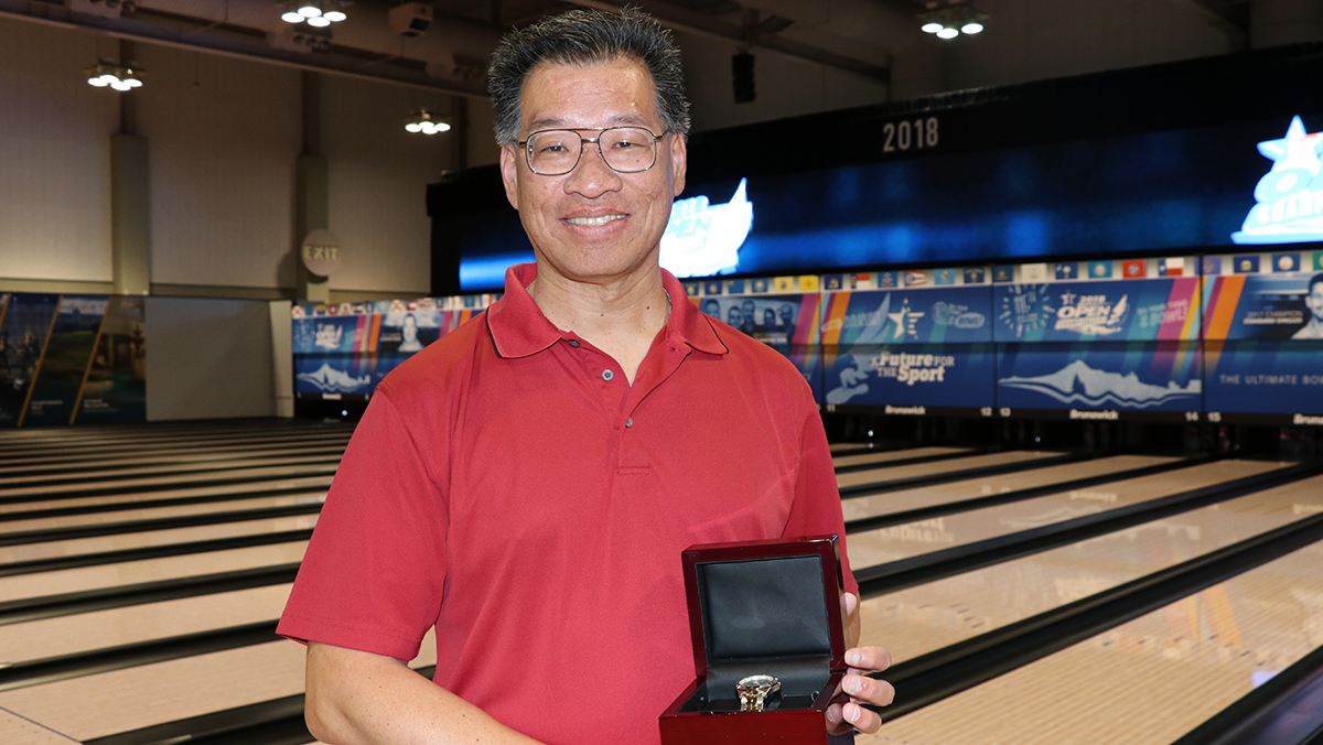 Stuart Sheck receiving his championship watch at the 2018 Open Championships for his win in 2017.