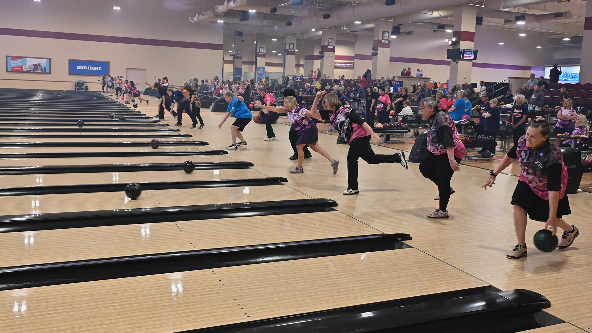 Mass Ball Shot at the 2025 USBC Women&#39;s Championships
